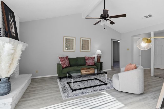 9743 Cylburn, Converse, TX 78109