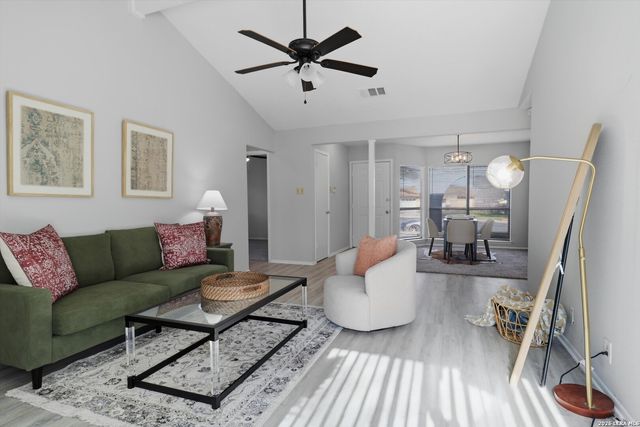 9743 Cylburn, Converse, TX 78109