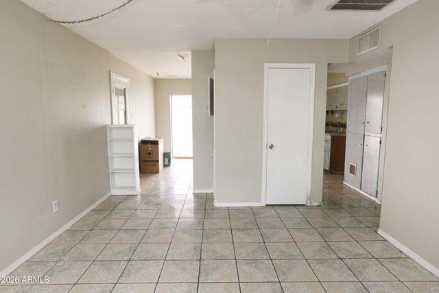 6902 W WOLF Street, Phoenix, AZ 85033