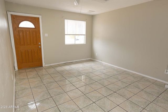 6902 W WOLF Street, Phoenix, AZ 85033
