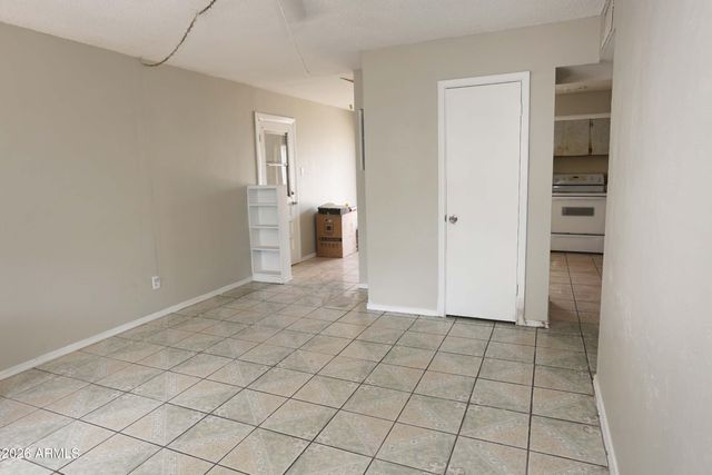 6902 W WOLF Street, Phoenix, AZ 85033