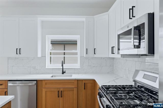 54 Pennsylvania Avenue, Newark, NJ 07114