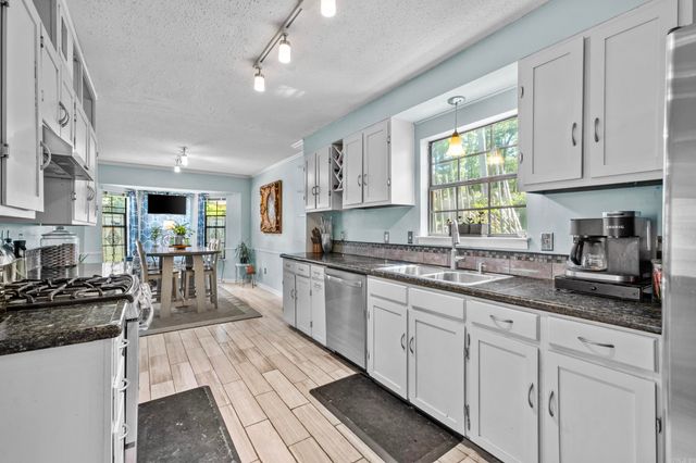 9 Wellington Court, Little Rock, AR 72227