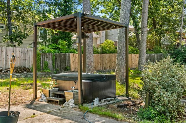 9 Wellington Court, Little Rock, AR 72227