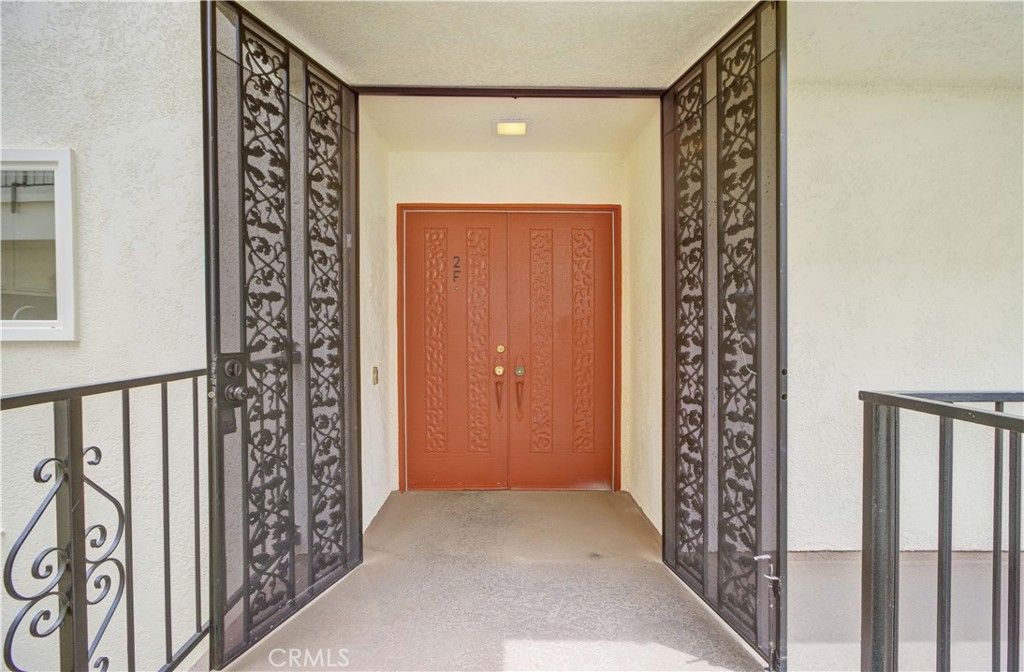 Image 25 of property listing at 2355 Via Mariposa W 2F, Laguna Woods, CA 92637