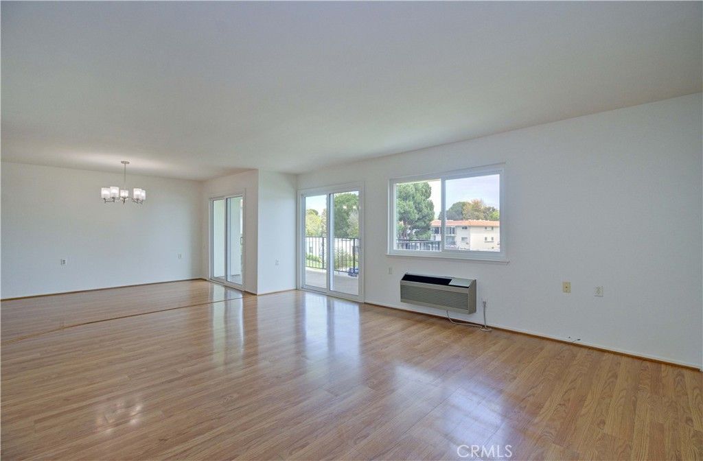 Image 3 of property listing at 2355 Via Mariposa W 2F, Laguna Woods, CA 92637