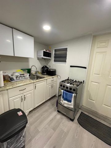 10415 NW 35th Ave, Miami, FL 33147