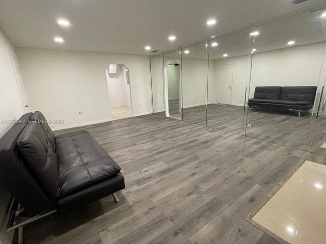 10415 NW 35th Ave, Miami, FL 33147