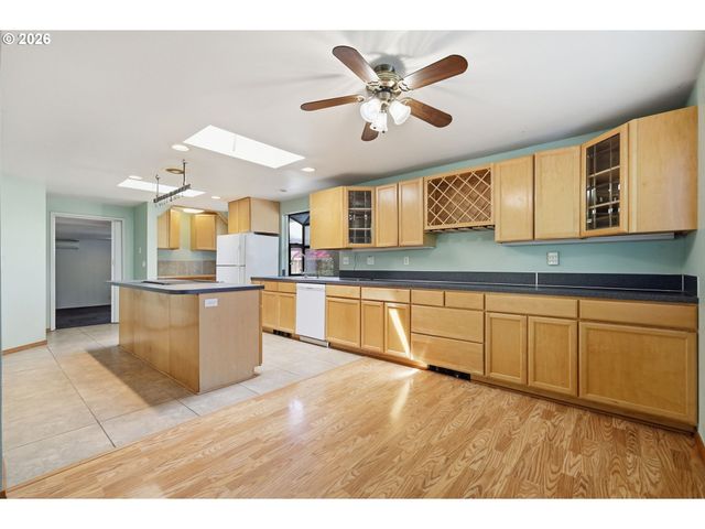 522 65TH St, Springfield, OR 97478