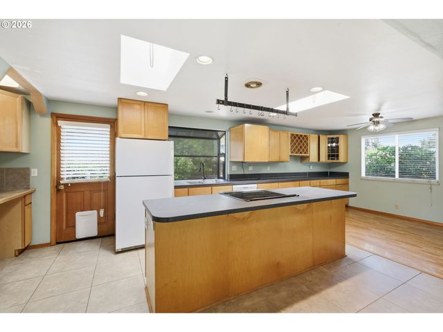 522 65TH St, Springfield, OR 97478