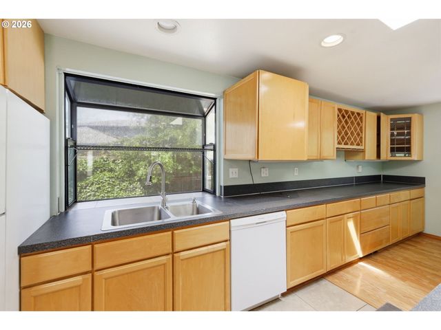 522 65TH St, Springfield, OR 97478