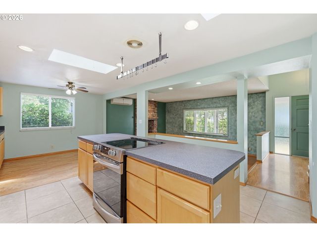522 65TH St, Springfield, OR 97478