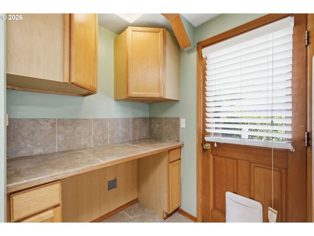 522 65TH St, Springfield, OR 97478