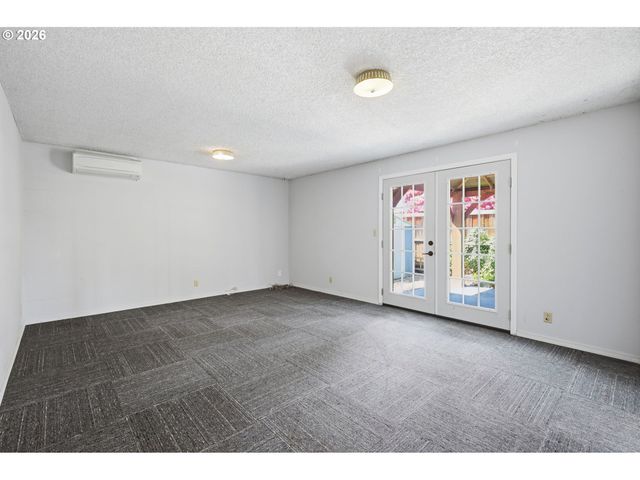 522 65TH St, Springfield, OR 97478