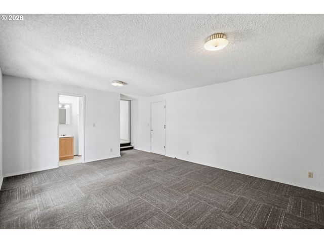 522 65TH St, Springfield, OR 97478