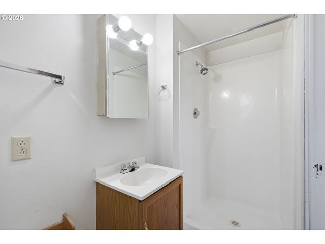 522 65TH St, Springfield, OR 97478