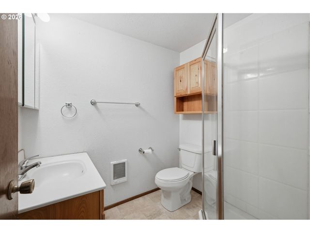 522 65TH St, Springfield, OR 97478