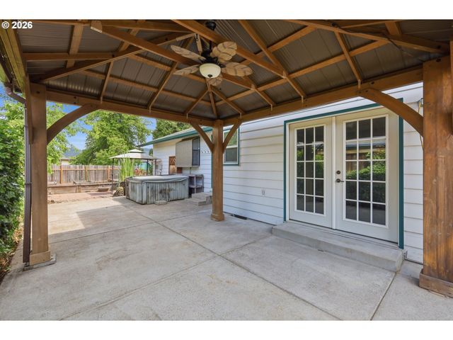 522 65TH St, Springfield, OR 97478