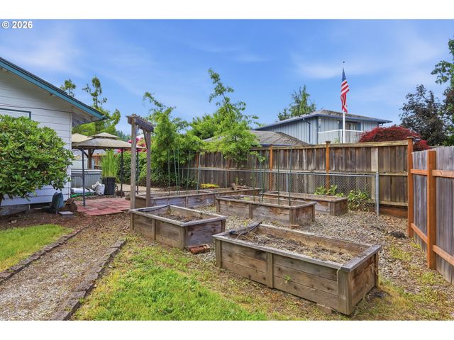 522 65TH St, Springfield, OR 97478