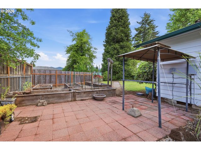 522 65TH St, Springfield, OR 97478