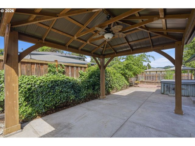 522 65TH St, Springfield, OR 97478