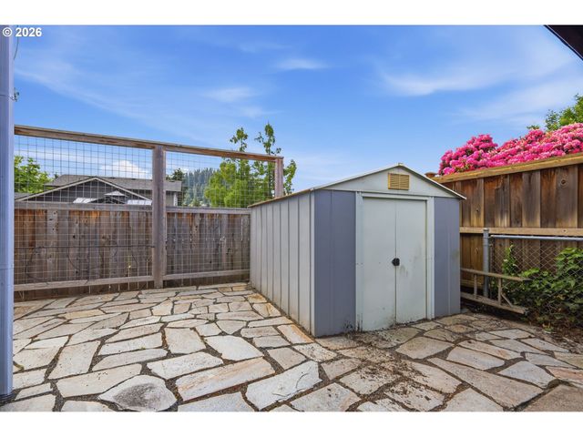 522 65TH St, Springfield, OR 97478