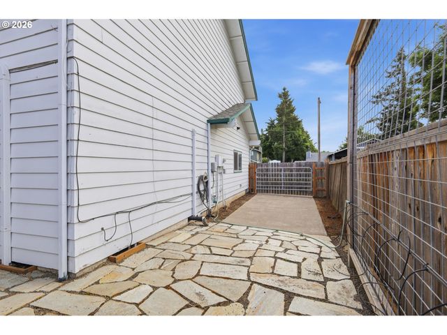 522 65TH St, Springfield, OR 97478
