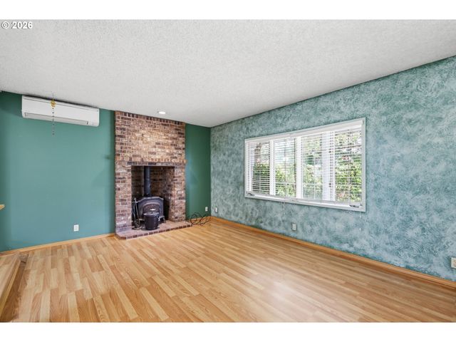 522 65TH St, Springfield, OR 97478