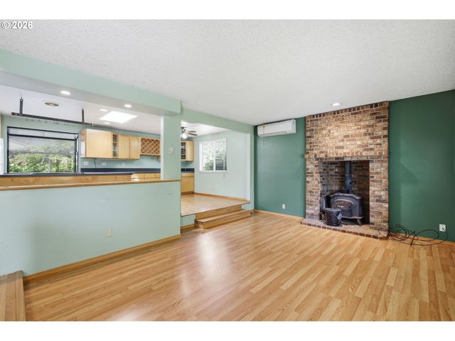 522 65TH St, Springfield, OR 97478