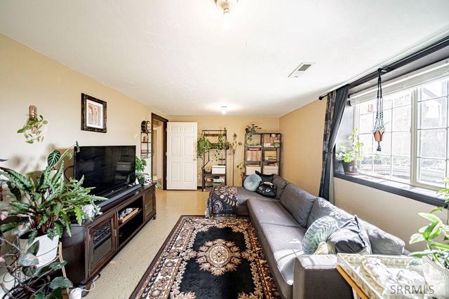 24 W 100 N, Blackfoot, ID 83221