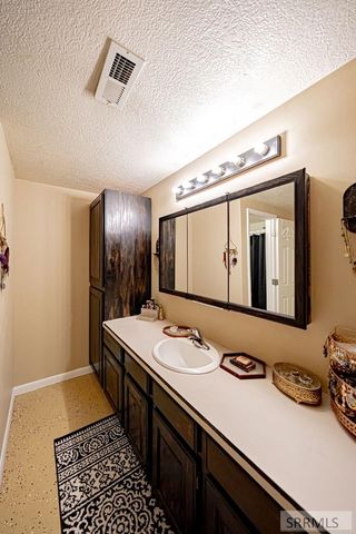 24 W 100 N, Blackfoot, ID 83221