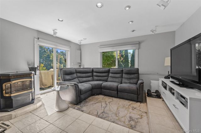 16 Birch Drive, Mahopac, NY 10541