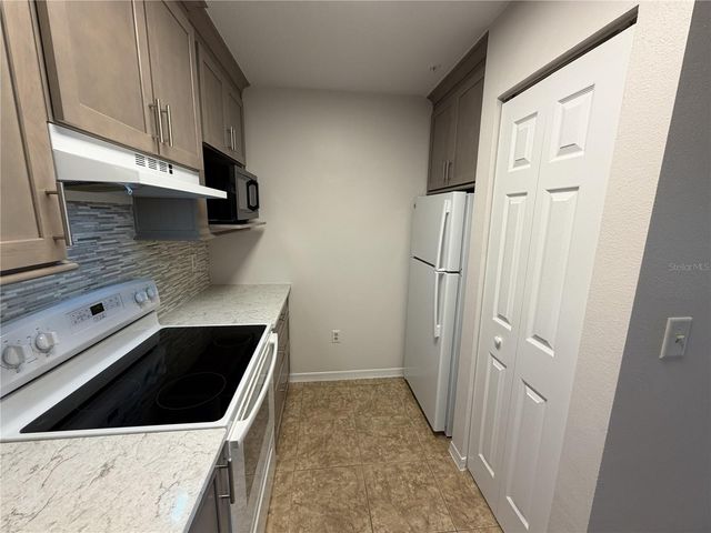 1929 SUMMER CLUB DRIVE 105, Oviedo, FL 32765
