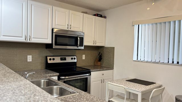 5130 Las Verdes Circle, Delray Beach, FL 33484
