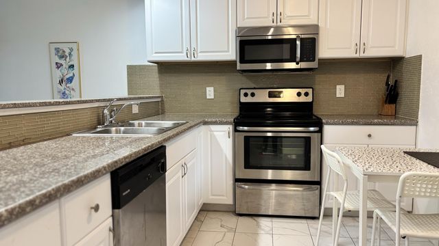 5130 Las Verdes Circle, Delray Beach, FL 33484