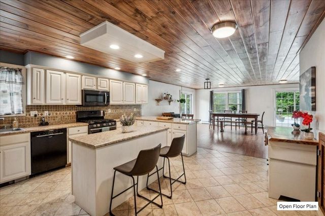 201 Mockingbird Way, Franklin, VT 05457