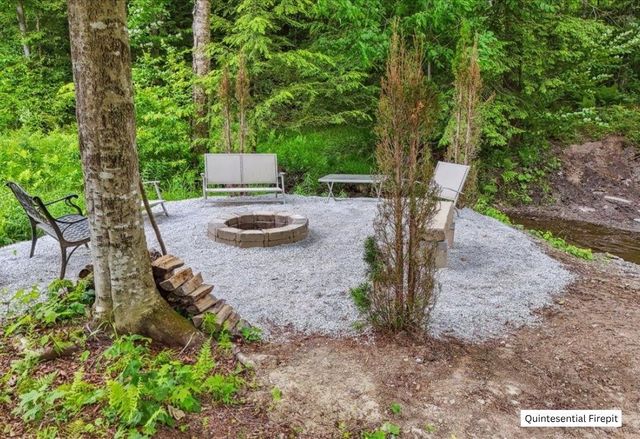 201 Mockingbird Way, Franklin, VT 05457