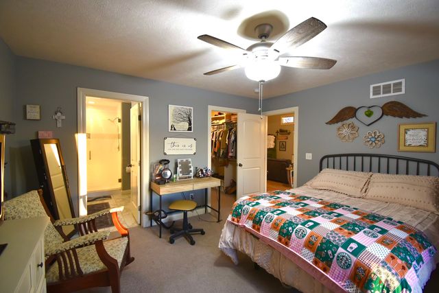 1915 Dunraven Road, Bloomington, IL 61704