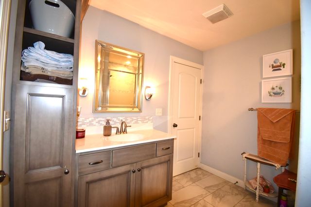 1915 Dunraven Road, Bloomington, IL 61704