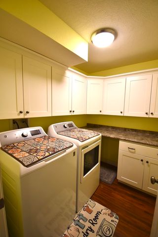 1915 Dunraven Road, Bloomington, IL 61704