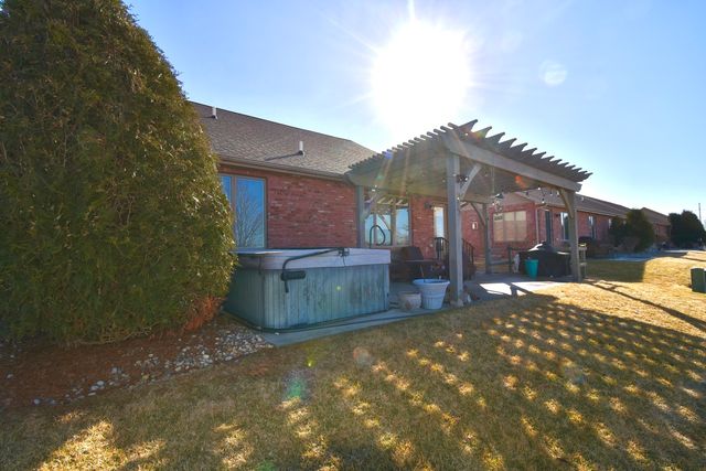 1915 Dunraven Road, Bloomington, IL 61704