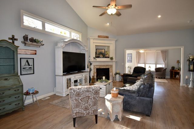 1915 Dunraven Road, Bloomington, IL 61704