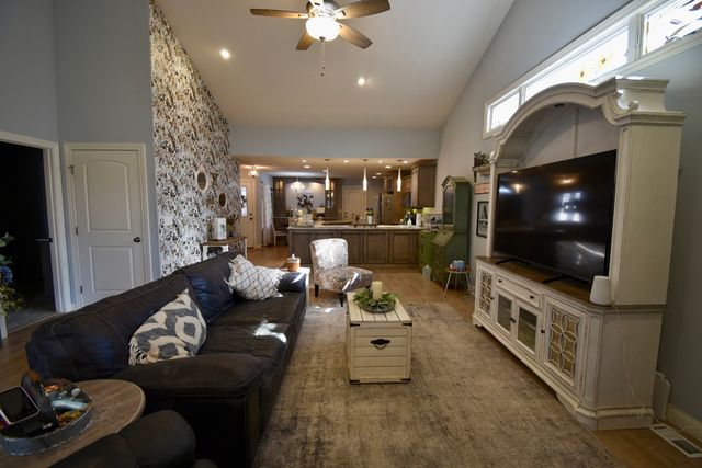 1915 Dunraven Road, Bloomington, IL 61704