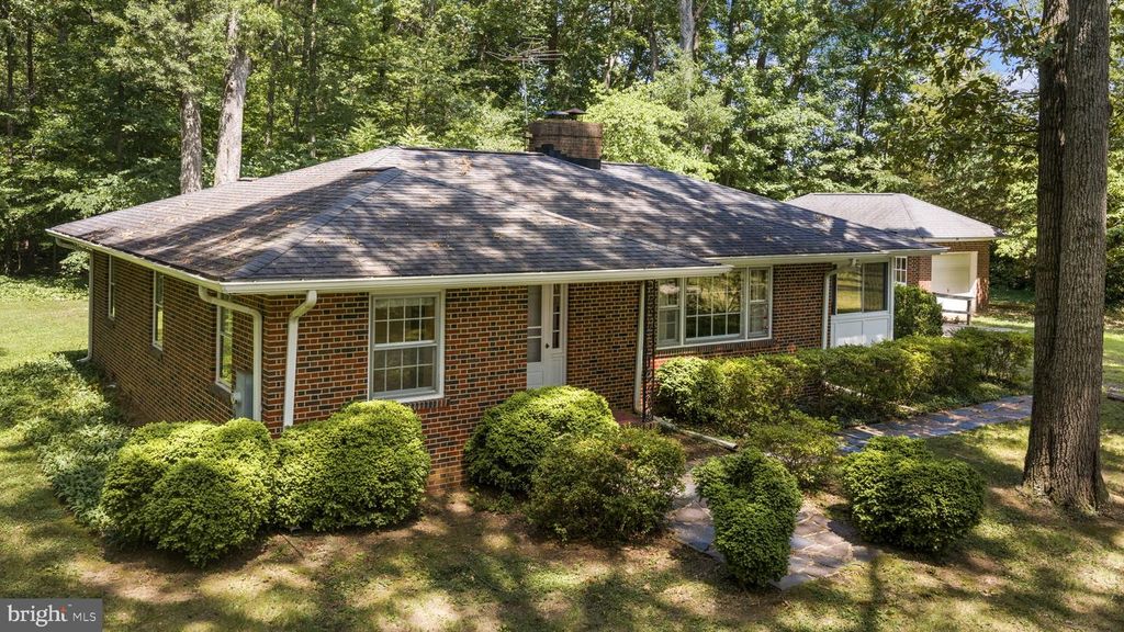 1517 KINGS HWY, King George, VA 22485