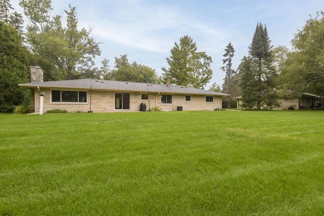 7420 N Longview AVENUE, Glendale, WI 53209