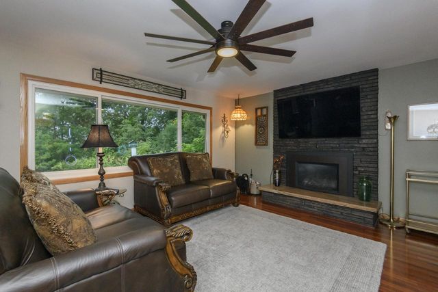 7420 N Longview AVENUE, Glendale, WI 53209