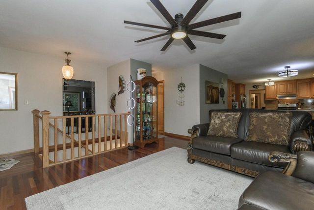 7420 N Longview AVENUE, Glendale, WI 53209