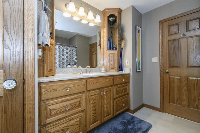 7420 N Longview AVENUE, Glendale, WI 53209