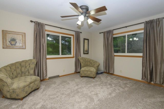 7420 N Longview AVENUE, Glendale, WI 53209