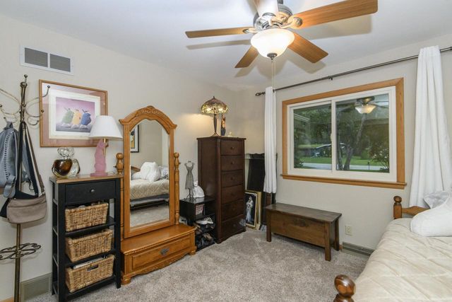 7420 N Longview AVENUE, Glendale, WI 53209